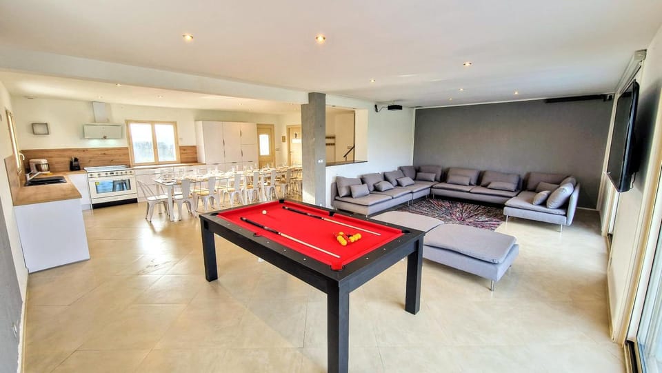 Billiard, Living room