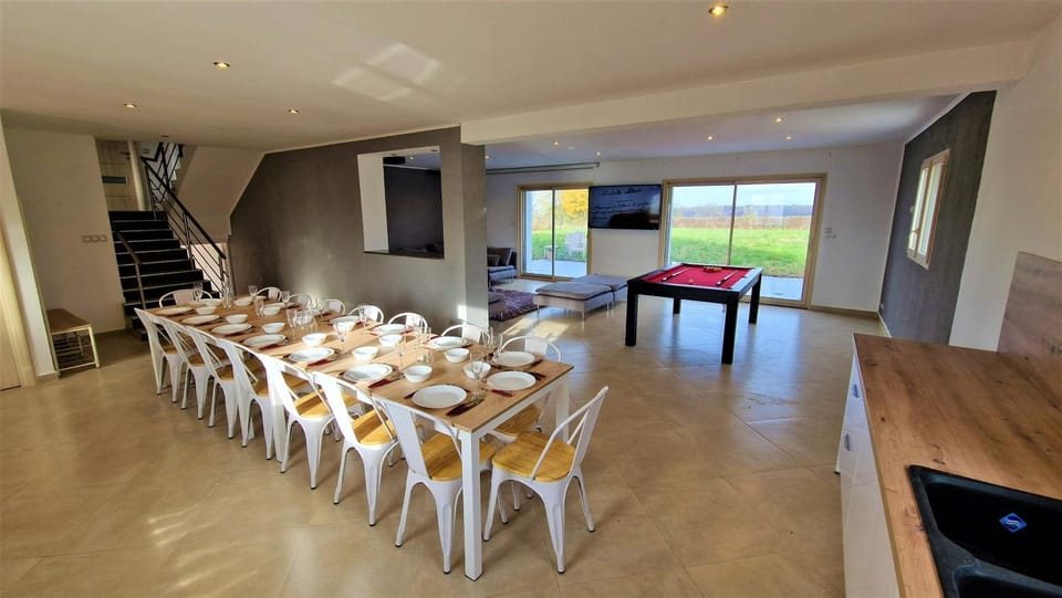 TV and multimedia, Living room, Dining area