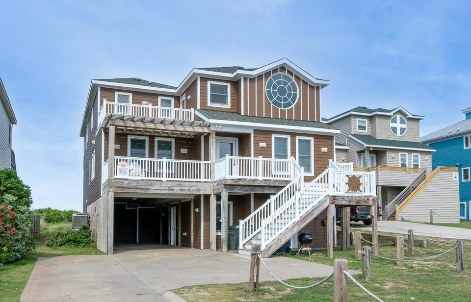Dream Catcher - Nags Head MP 12, Oceanfront, Elevator, Pool, Hot Tub, Pets OK, YR Flex House in Nags Head