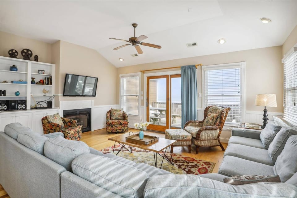Dream Catcher - Nags Head MP 12, Oceanfront, Elevator, Pool, Hot Tub, Pets OK, YR Flex House in Nags Head