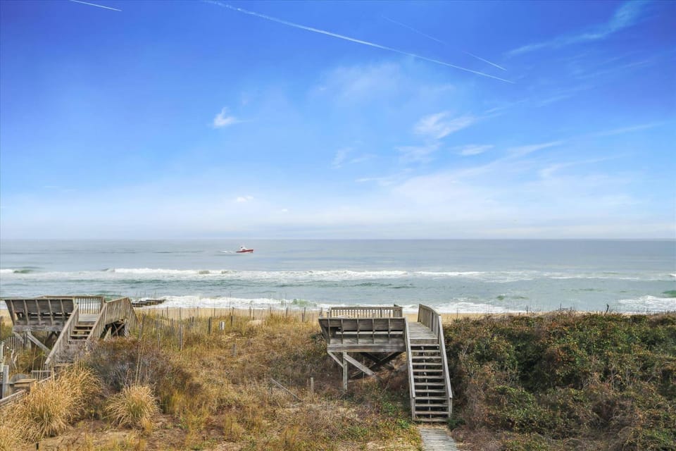 Dream Catcher - Nags Head MP 12, Oceanfront, Elevator, Pool, Hot Tub, Pets OK, YR Flex House in Nags Head