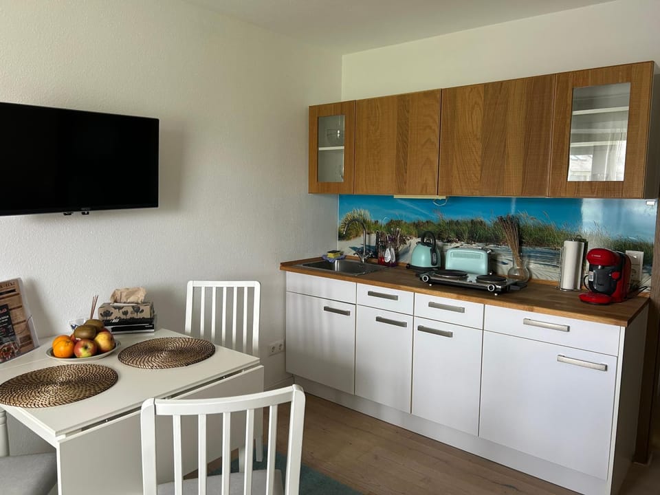 Kitchen or kitchenette, Breakfast, kitchen