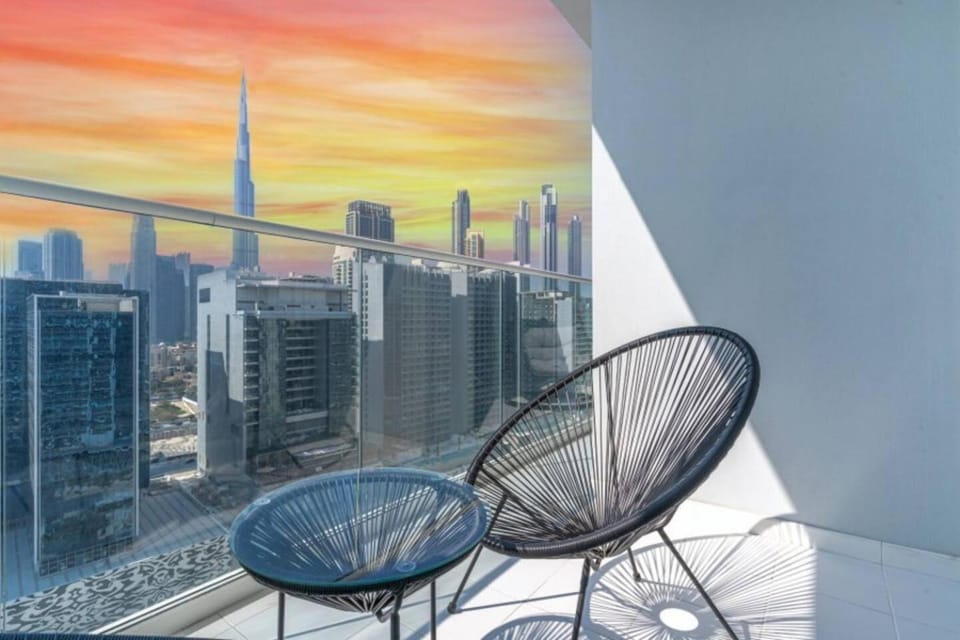 Skyline 20thModern 1BRIconic Burj Khalifa View Apartment in Dubai