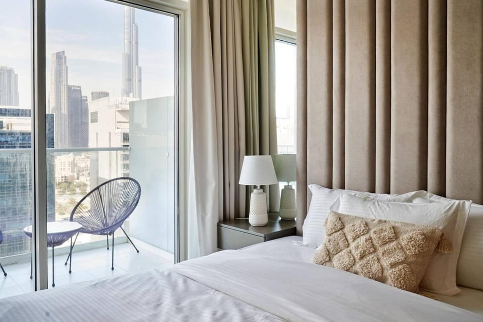 Skyline 20thModern 1BRIconic Burj Khalifa View Apartment in Dubai