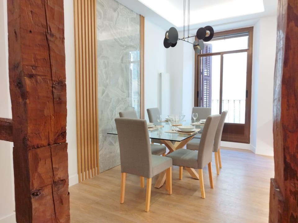 Living room, Seating area, Dining area