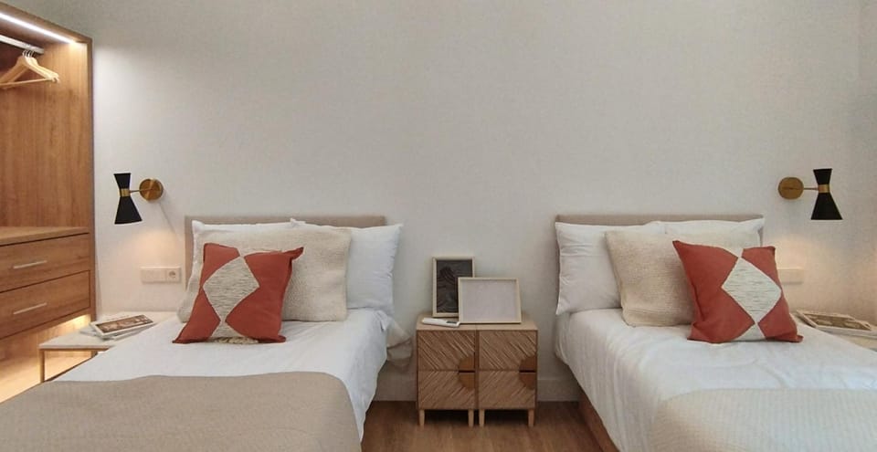 Photo of the whole room, Bedroom