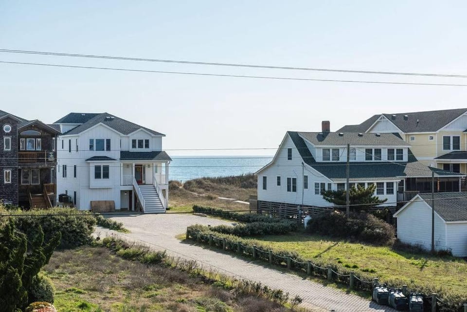Lazy Pelican - Nags Head MP 11.5, 23 Yds to Beach, Ocean View, Pool, Hot Tub, Pets OK, Flex Stays House in Nags Head