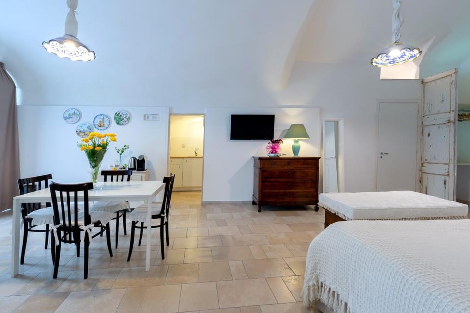 Photo of the whole room, Seating area, Bedroom