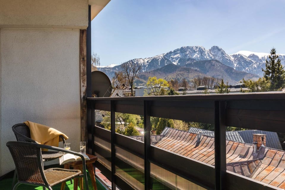 Balcony/Terrace, Mountain view