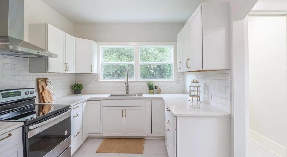 Modern Chateau Remodeled Home Close to Downtown House in Mobile