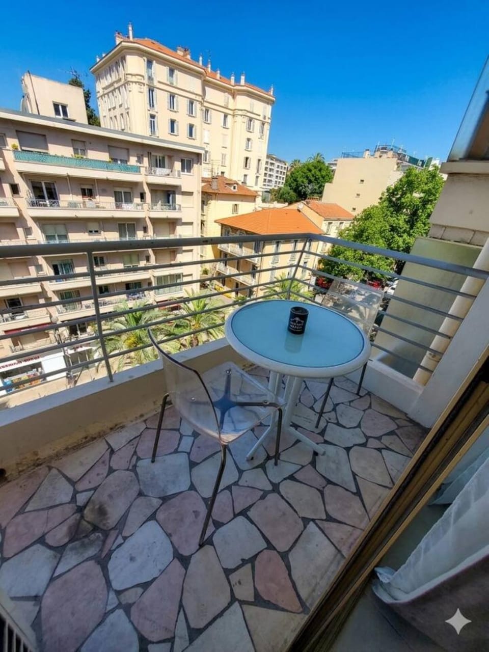 Cannes Centre Studio Lumineux et Cosy, 9 Min du Palais et des Plages, avec Balcon, Clim Apartment in Cannes
