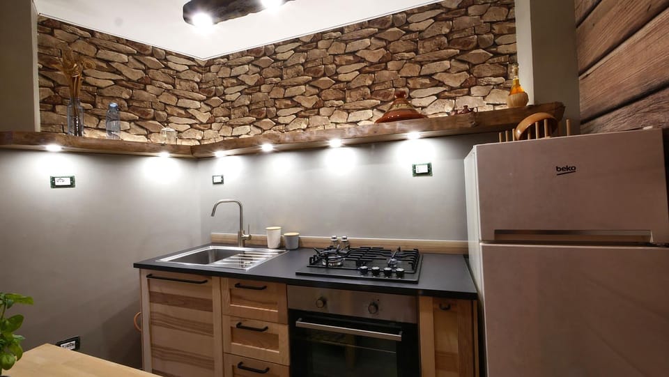 Kitchen or kitchenette, pet friendly, stove