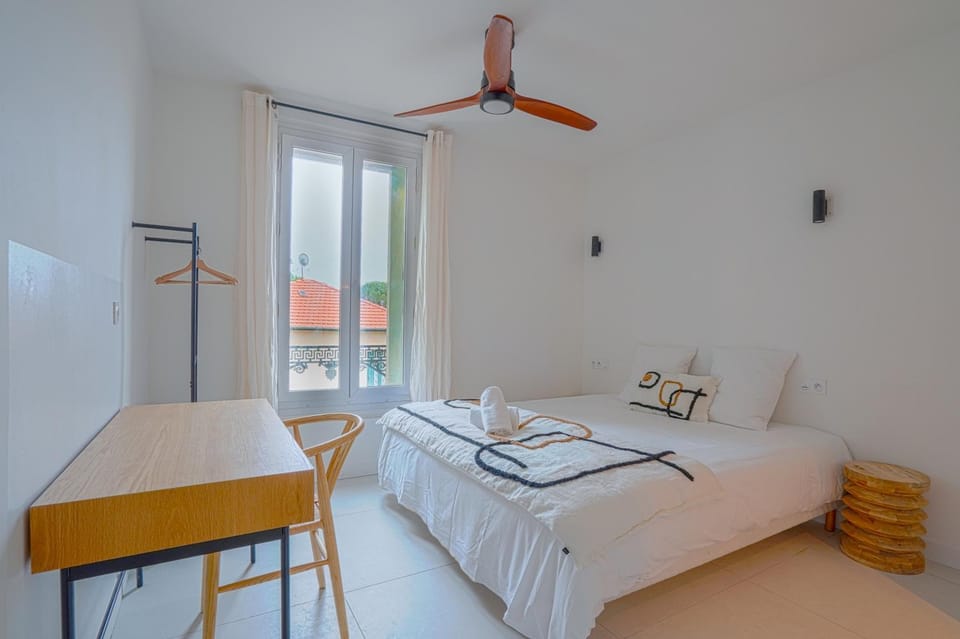 Bed, Bedroom, fireplace