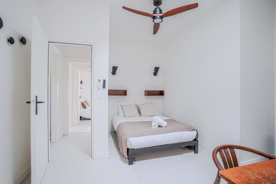 Bed, Bedroom, fireplace