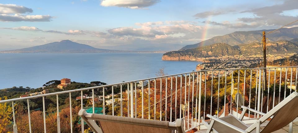 View (from property/room), Balcony/Terrace, City view, Landmark view, Sea view, Sea view, sunbed