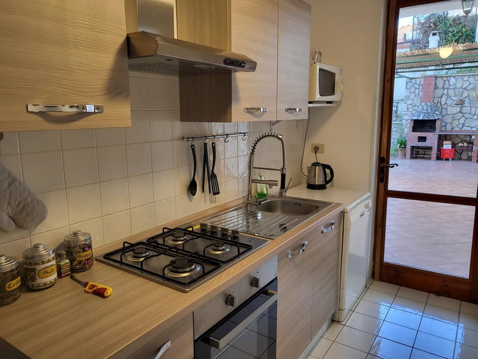 Coffee/tea facilities, Kitchen or kitchenette, dishwasher, minibar, pet friendly, stove, toaster