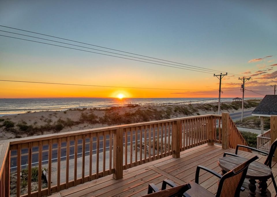 The Tardis - Kitty Hawk MP 4.5, Ocean View, 275 Yds to Beach, Hot Tub, YR Flex Stays House in Kitty Hawk