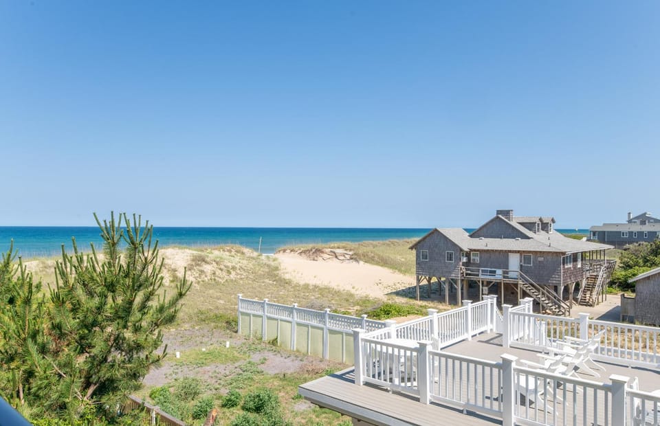 Good Trouble - Croatan Surf Club, Ocean View, Indoor and Outdoor Pool, Hot Tub, Pets Ok, YR Flex House in Kill Devil Hills