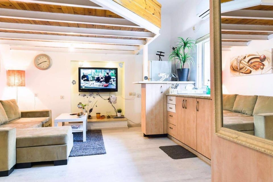 דירה רומנטית במיקום מושלם ליד הים והשוק Apartment in Tel Aviv-Yafo