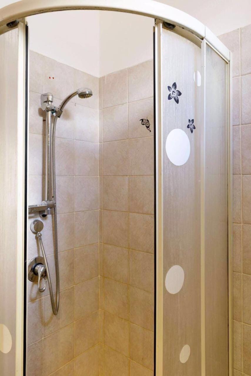 דירה רומנטית במיקום מושלם ליד הים והשוק Apartment in Tel Aviv-Yafo