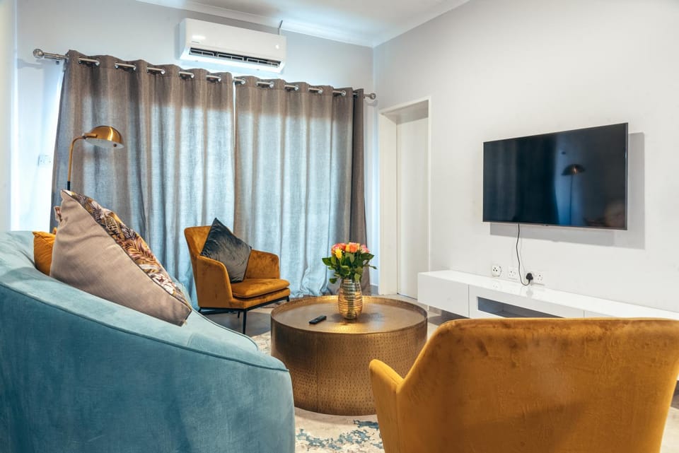 Communal lounge/ TV room, TV and multimedia, Living room, air conditioner