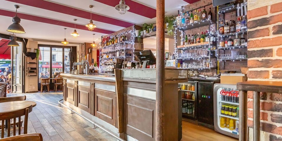 Restaurant/places to eat, Lounge or bar