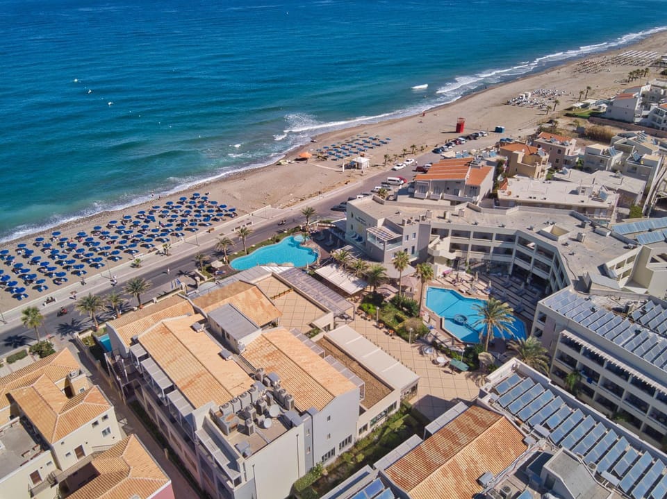 Property building, Day, Bird's eye view, View (from property/room), Beach, Sea view, Swimming pool, Location