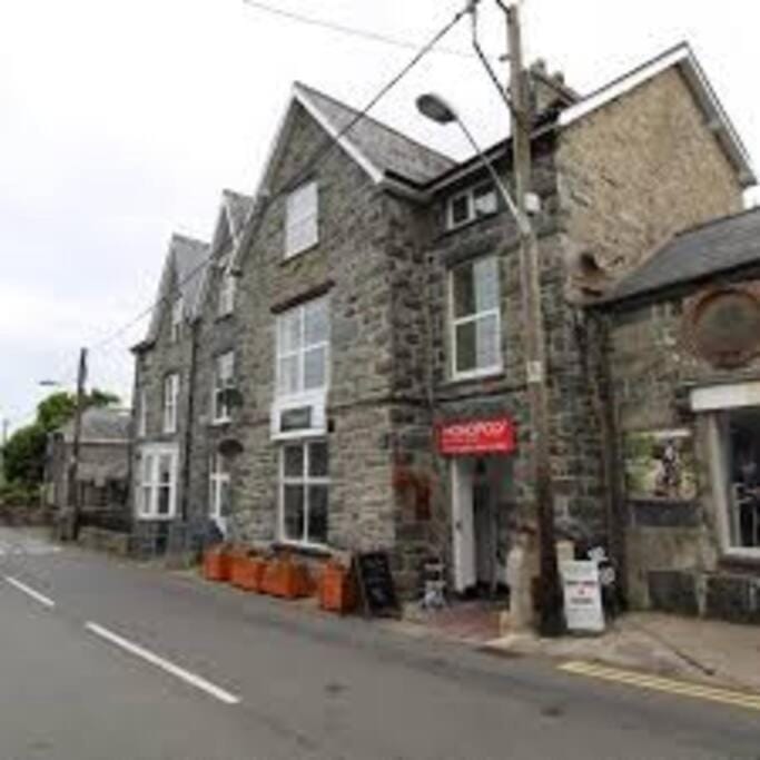 Harlech/HUGE Three bedroom/BEST location Apartment in Wales