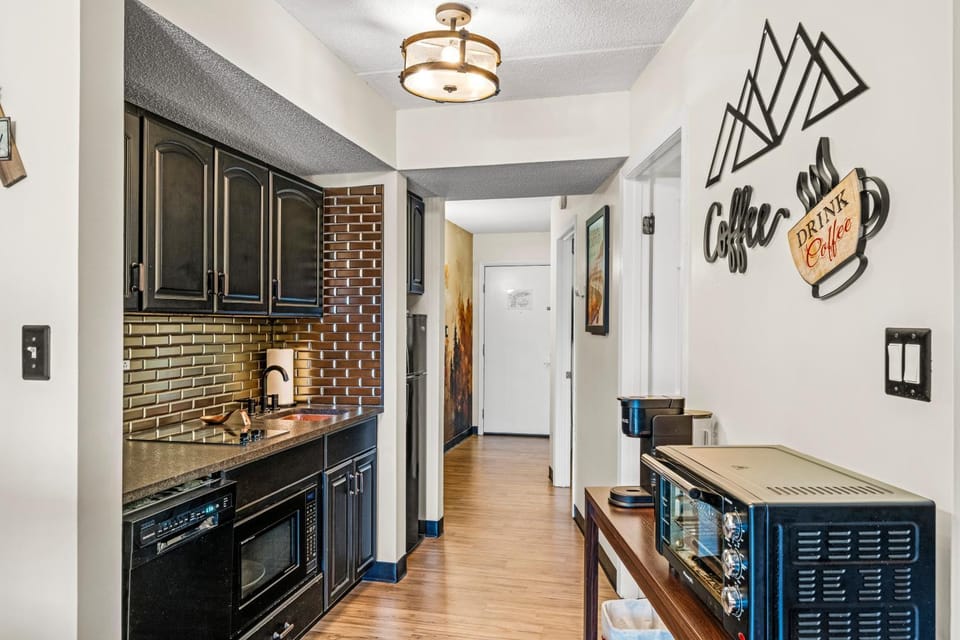 Stylish 1BR Free Attraction Tix Views! House in Gatlinburg