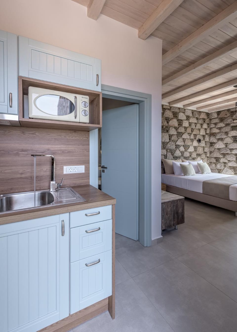 Thea Sunset Suites Apartment in Milos
