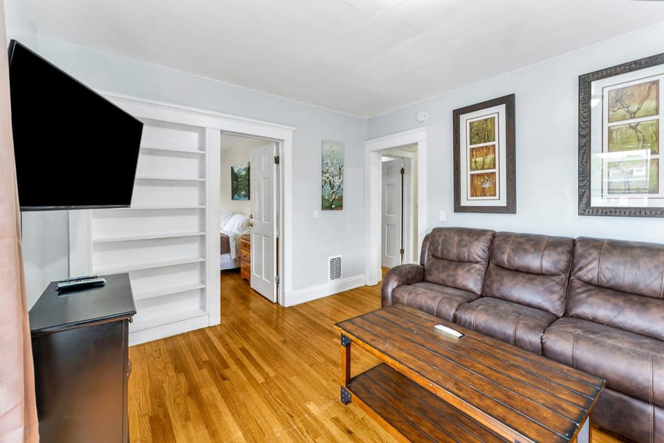 2nd Base Apt 2 All Star Baseball Rentals Apartment in Oneonta