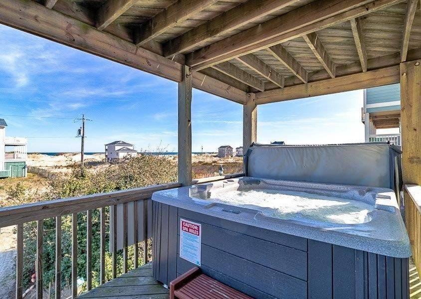 Casa Bonita - 4x4 Carova Beach, Semi-Oceanfront, Panoramic Ocean Views, Hot Tub, Events House in Carova Beach