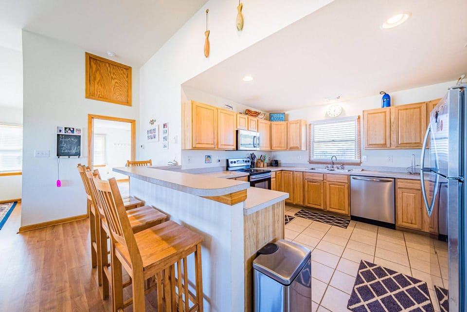 Casa Bonita - 4x4 Carova Beach, Semi-Oceanfront, Panoramic Ocean Views, Hot Tub, Events House in Carova Beach