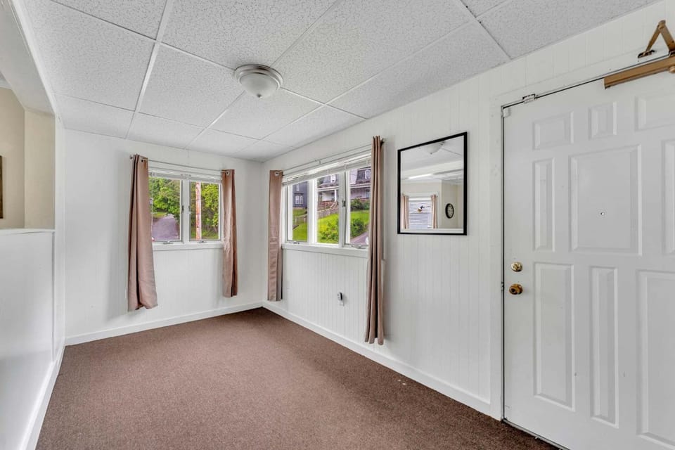 Left Field All Star Baseball Rentals House in Oneonta
