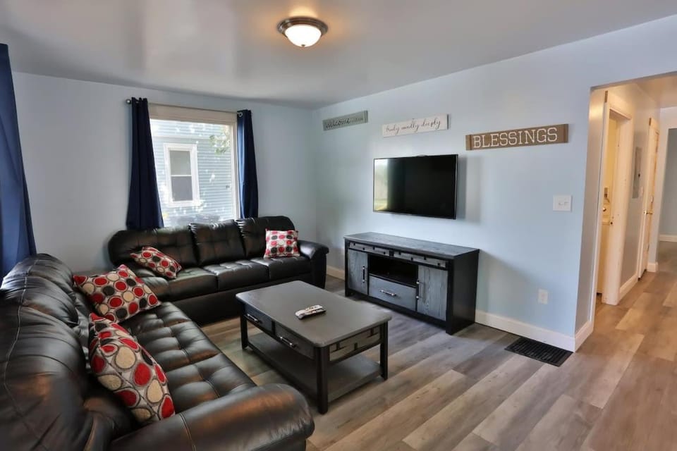 Shortstop Apt 1 All Star Baseball Rentals Apartment in Oneonta