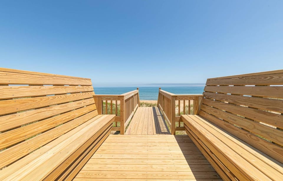 The Sweet Spot - KDH MP 7.5, Oceanfront, Ocean View, Pool, Hot Tub, Pets OK, Flex Stays House in Kill Devil Hills