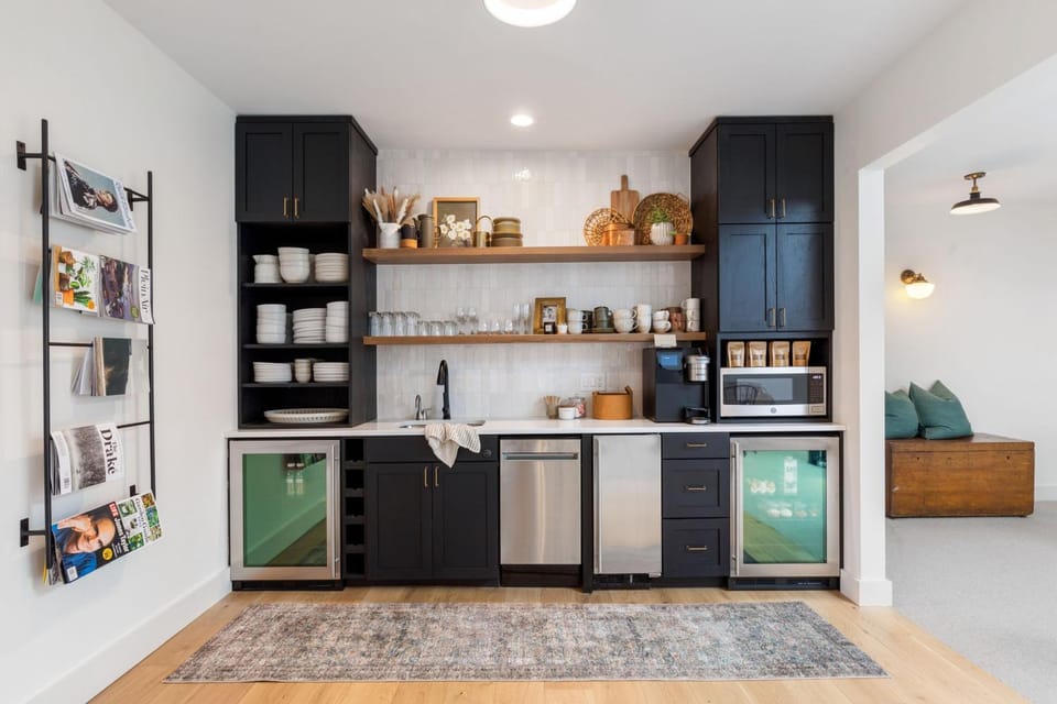 Kitchen or kitchenette, kitchen