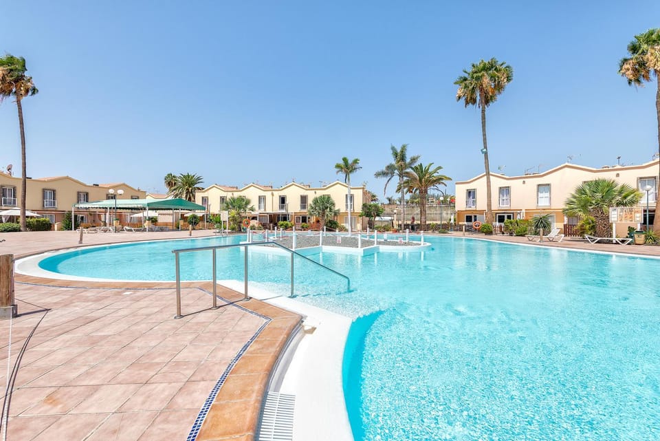 Property building, Day, Natural landscape, Pool view, Swimming pool