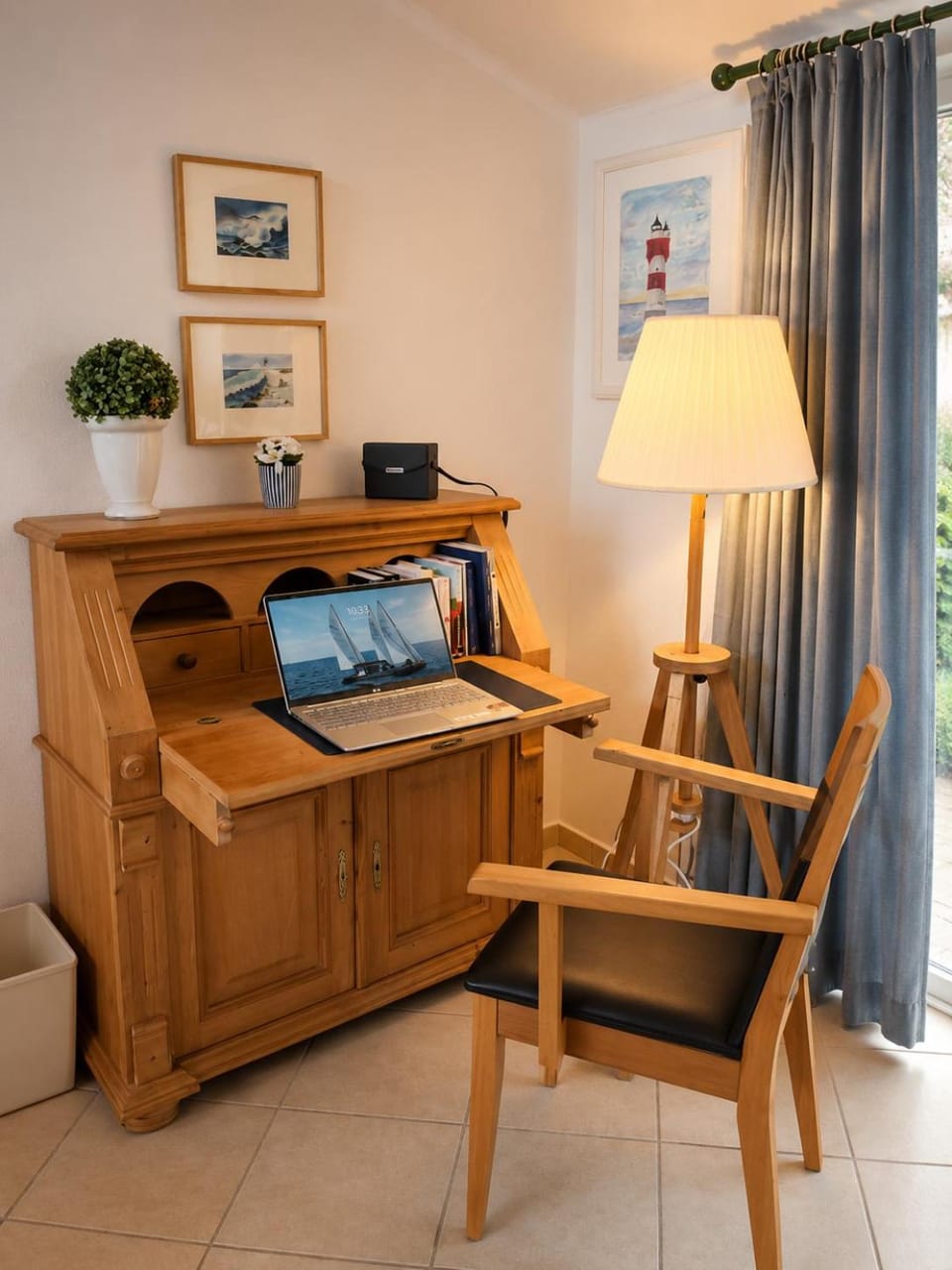 Seating area, internet