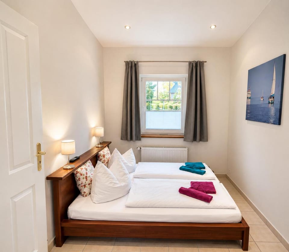 Bedroom, internet, internet