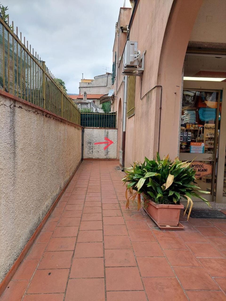 Facade/entrance