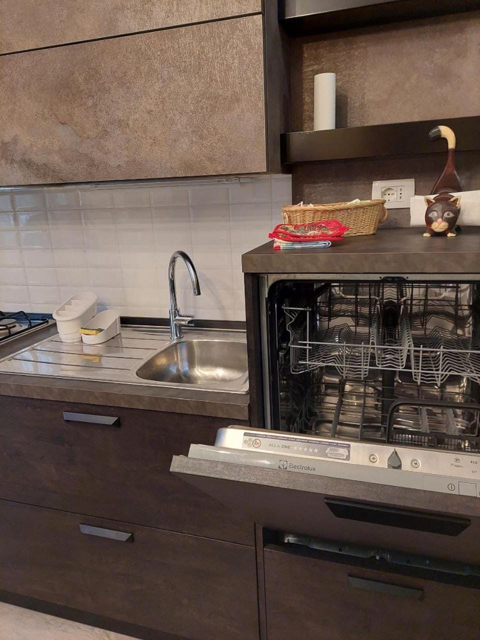 Kitchen or kitchenette, dishwasher, pet friendly, stove