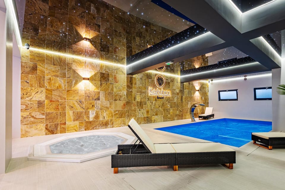 Hot Tub, Pool view, Swimming pool, Swimming pool, sunbed