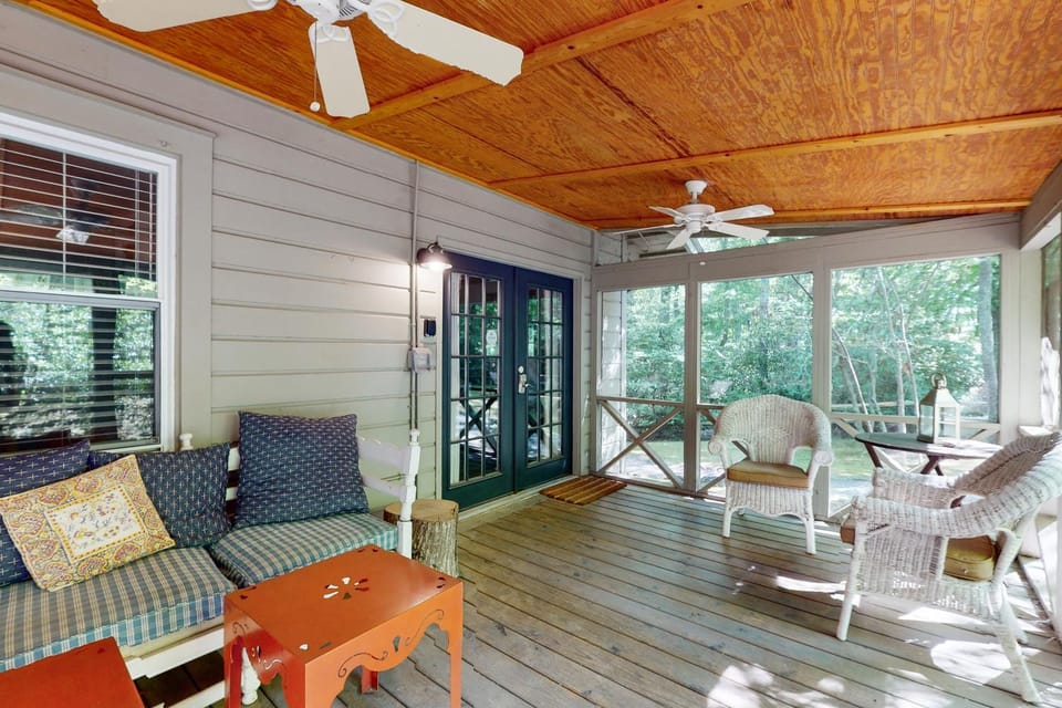 Pine Retreat Cottage House in Black Mountain