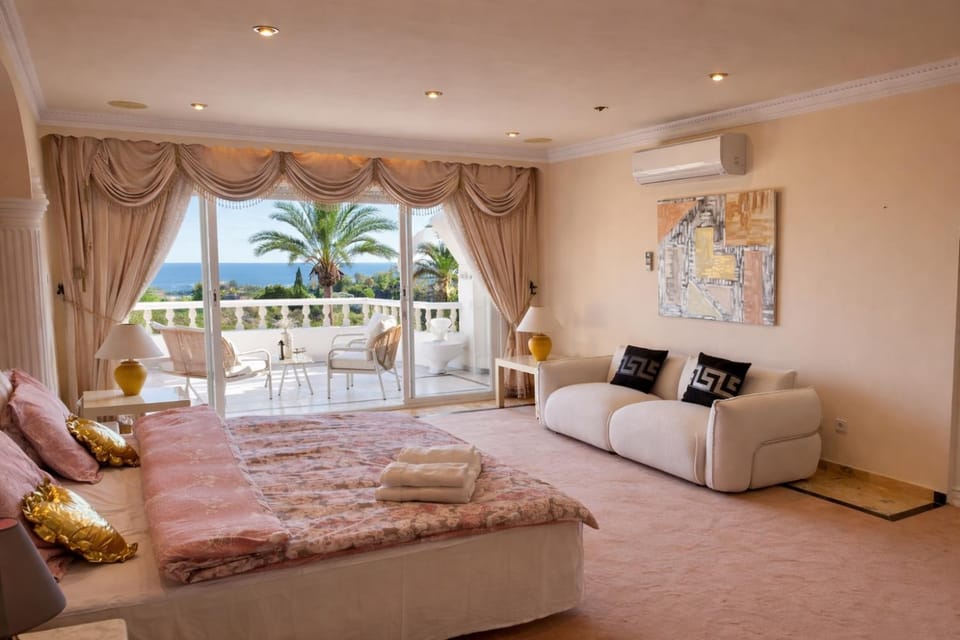 Natural landscape, View (from property/room), Balcony/Terrace, Bedroom, air conditioner