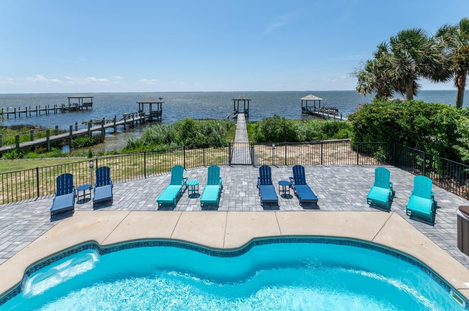 Exhibit Sea - Duck, Soundfront, 495 Yds to Beach, Sunsets, Pier, Pool, Hot Tub, Pets OK, Flex Stays House in Port Trinitie