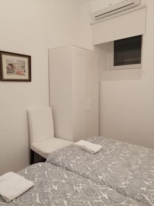 Bedroom, air conditioner