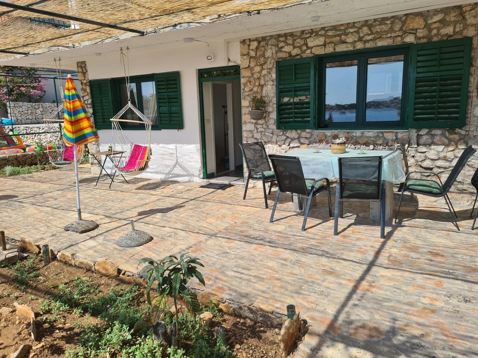 Property building, Patio, Day, Garden, Seating area, Garden view