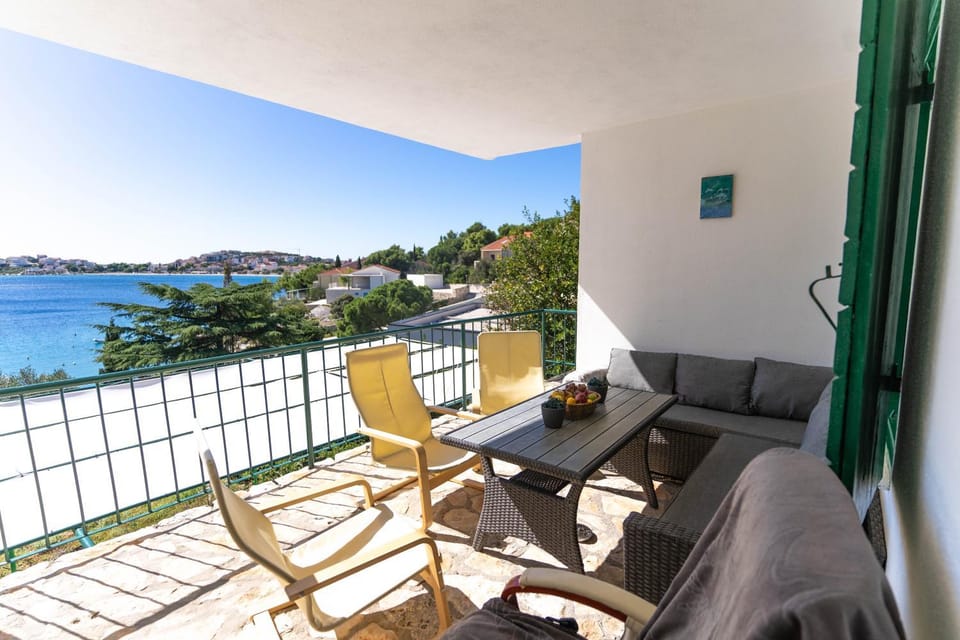 Day, Natural landscape, Balcony/Terrace, Seating area, Dining area, Sea view