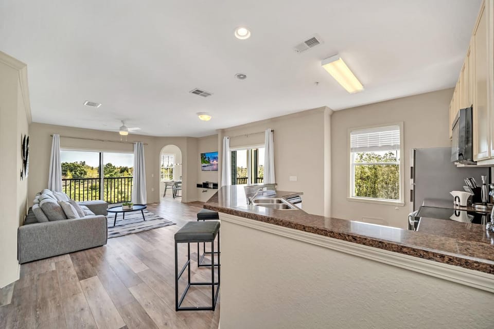 TV and multimedia, Kitchen or kitchenette, Living room, Seating area